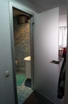 Стеклянная матовая дверь в ванную комнату